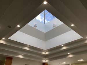 八戸第一養護学校（普通教室棟）大規模改修電気設備工事が竣工いたしました。